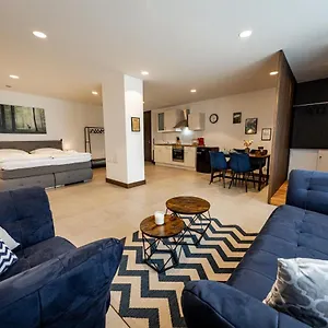 Apartment Servus-apartments Direkt In Der Nah Am Wasser Netflix, Passau